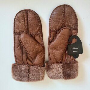 New with tag Ashwood sheepskin mittens.